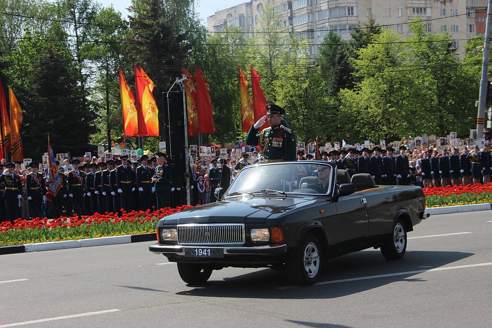 Военный парад принял генерал-майор Андрей Бурбин Фото: Ольга МАКАРОВА