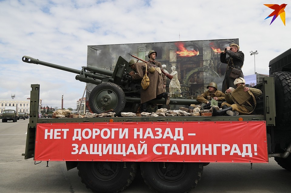Актеры воссоздали важнейшие события того тяжелого для советского народа времени Фото: Дмитрий АХМАДУЛЛИН