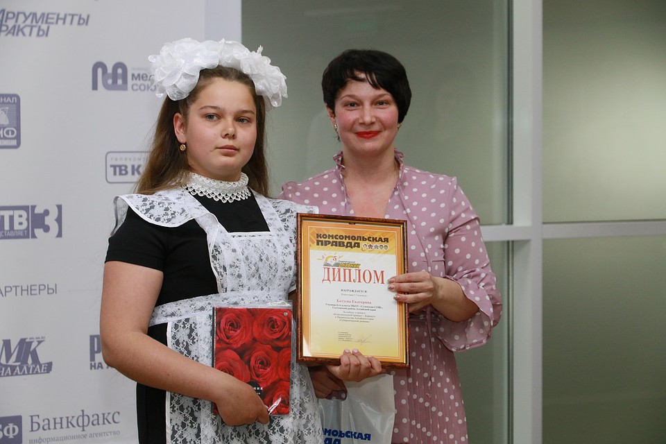 Награждение победителей проекта «Губернаторский дневник» Фото: Олег УКЛАДОВ