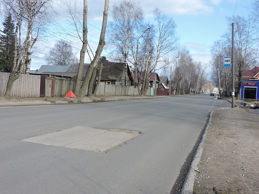 Улица Савина - одна из самых загруженных в городе Фото: Ольга СОЛОВЕЙ
