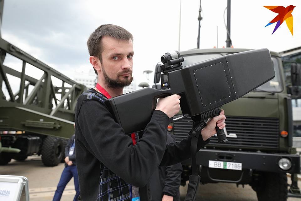 Вторая версия винтовки «Гроза-Р2» - весит всего 7 килограмм. Фото: Святослав ЗОРКИЙ
