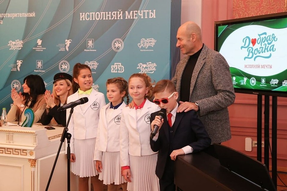 Мальчик занимается вокалом в Академии Игоря Крутого, даже встречался с ним лично. Фото: соцсети.