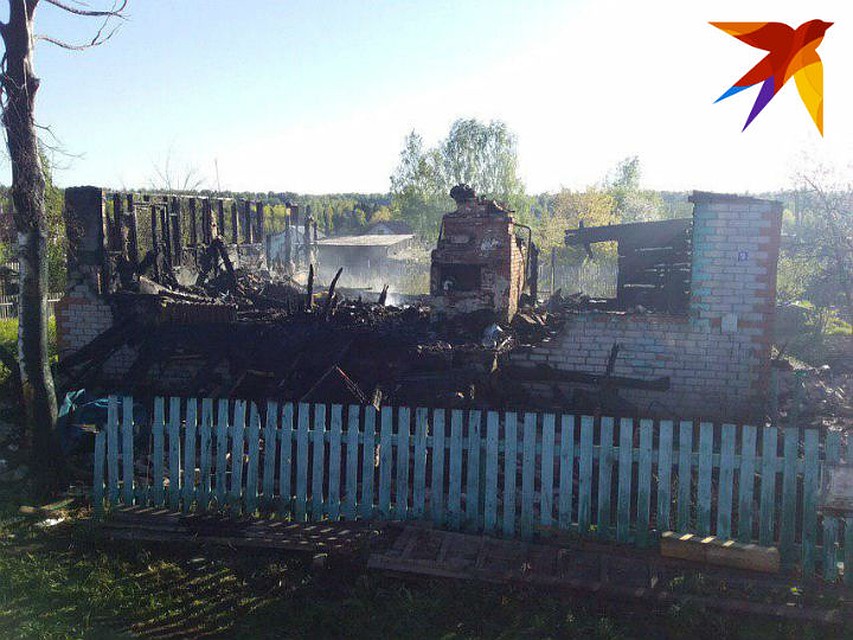 Дом выгорел полностью. Фото: "Комсомольская правда".