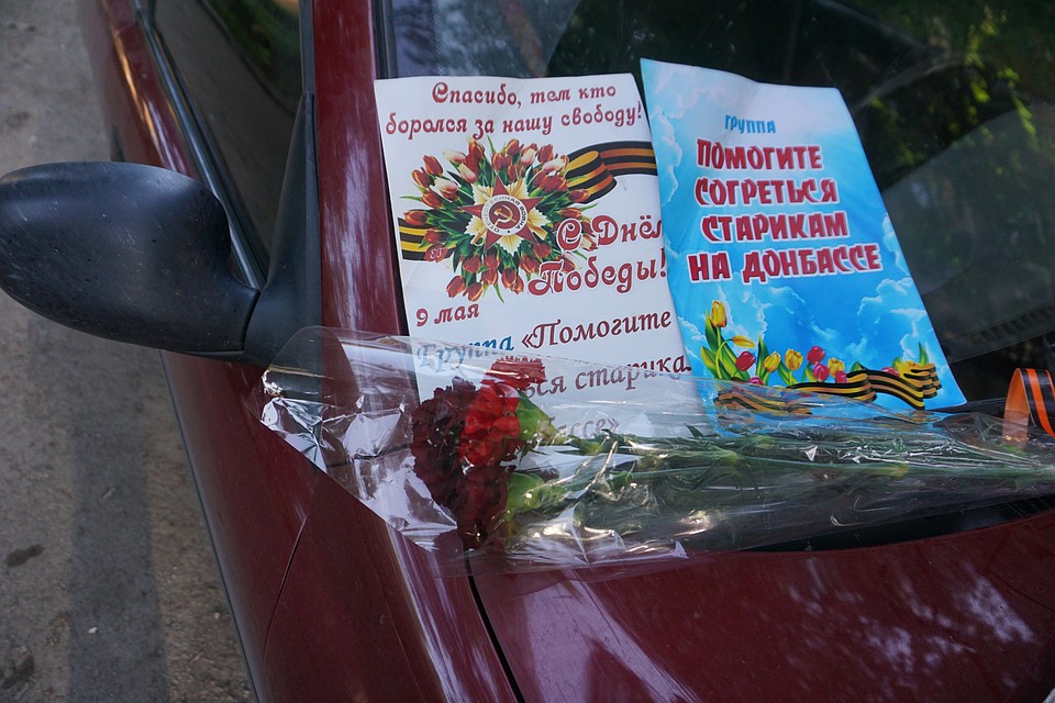 Навещать стариков непросто, но волонтеры делают это. Фото: Юлия АНДРИЕНКО