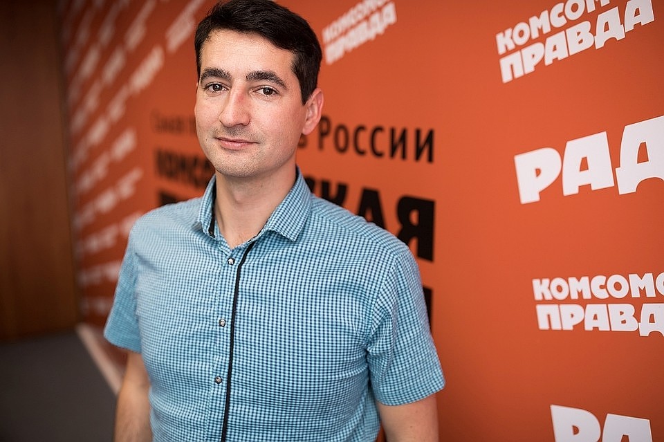 За работой доктора Жени следят по всему миру. Фото: Андрей АБРАМОВ.