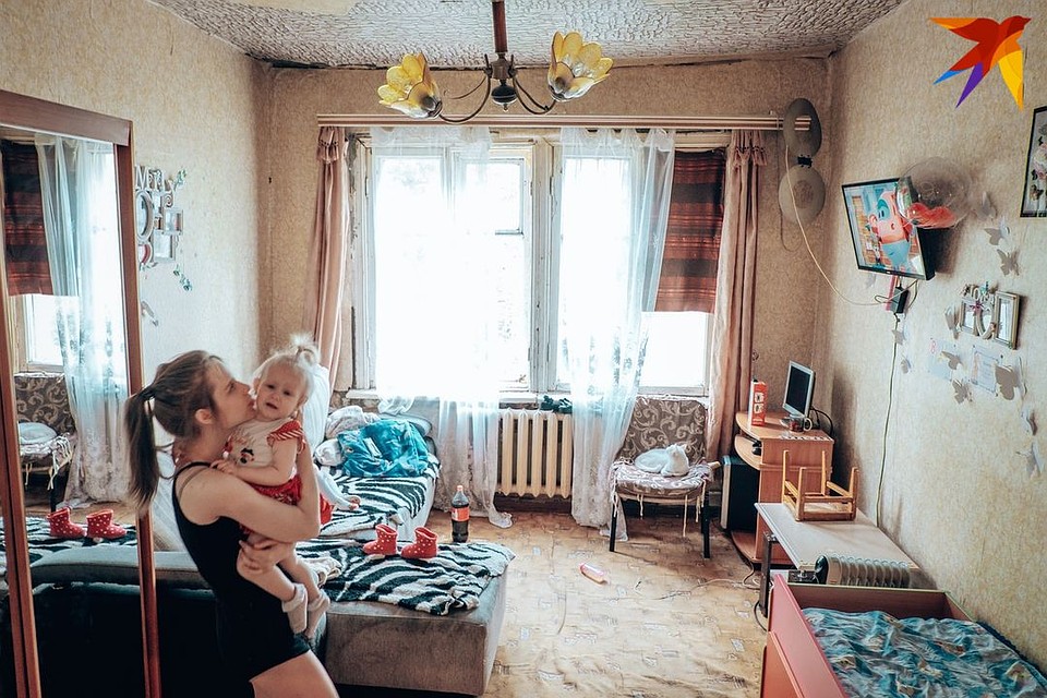 Девушка мечтает забрать маленьких детей у родной матери. Фото: Даба ДАБАЕВ