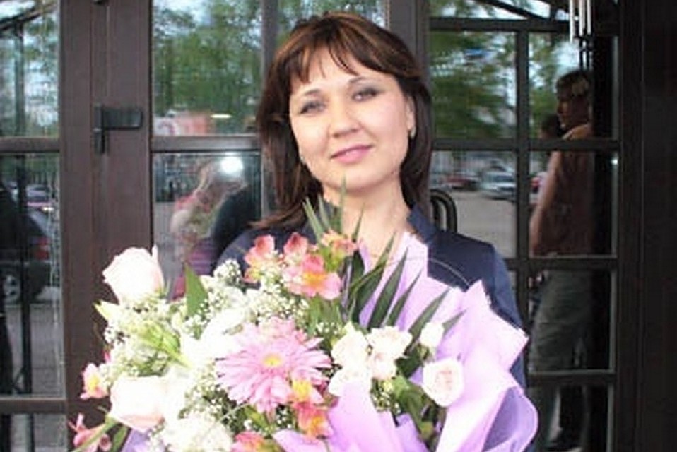Соседи рассказывают, что Луиза днями пропадала на работе, пока ее отец возился с внучками