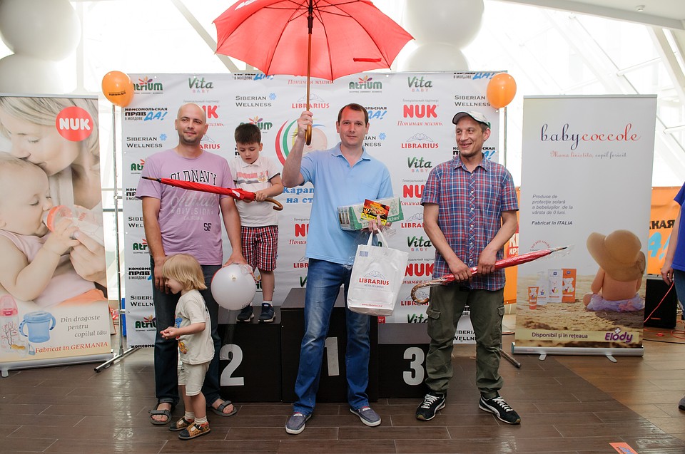 Папы могутвсе, что угодно: мясорубку собрать и приз за это забрать. Фото: allfocus.ru