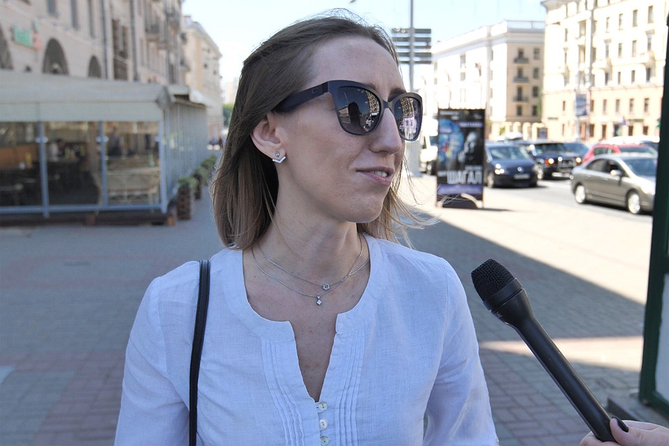 Наталья считает, что магазины секонда – это вариант найти что-то красивое, чего нет в белорусских универмагах Фото: Микита НЕДАВЕРКОВ