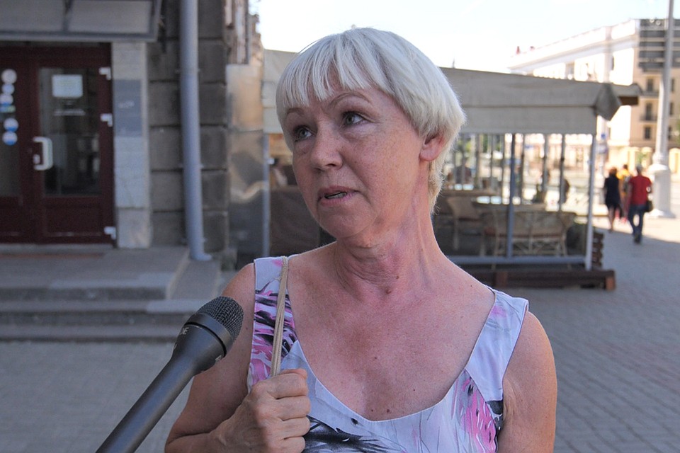 Наталья Петровна очень хвалит белорусские марки и в секонды не заглядывает Фото: Микита НЕДАВЕРКОВ