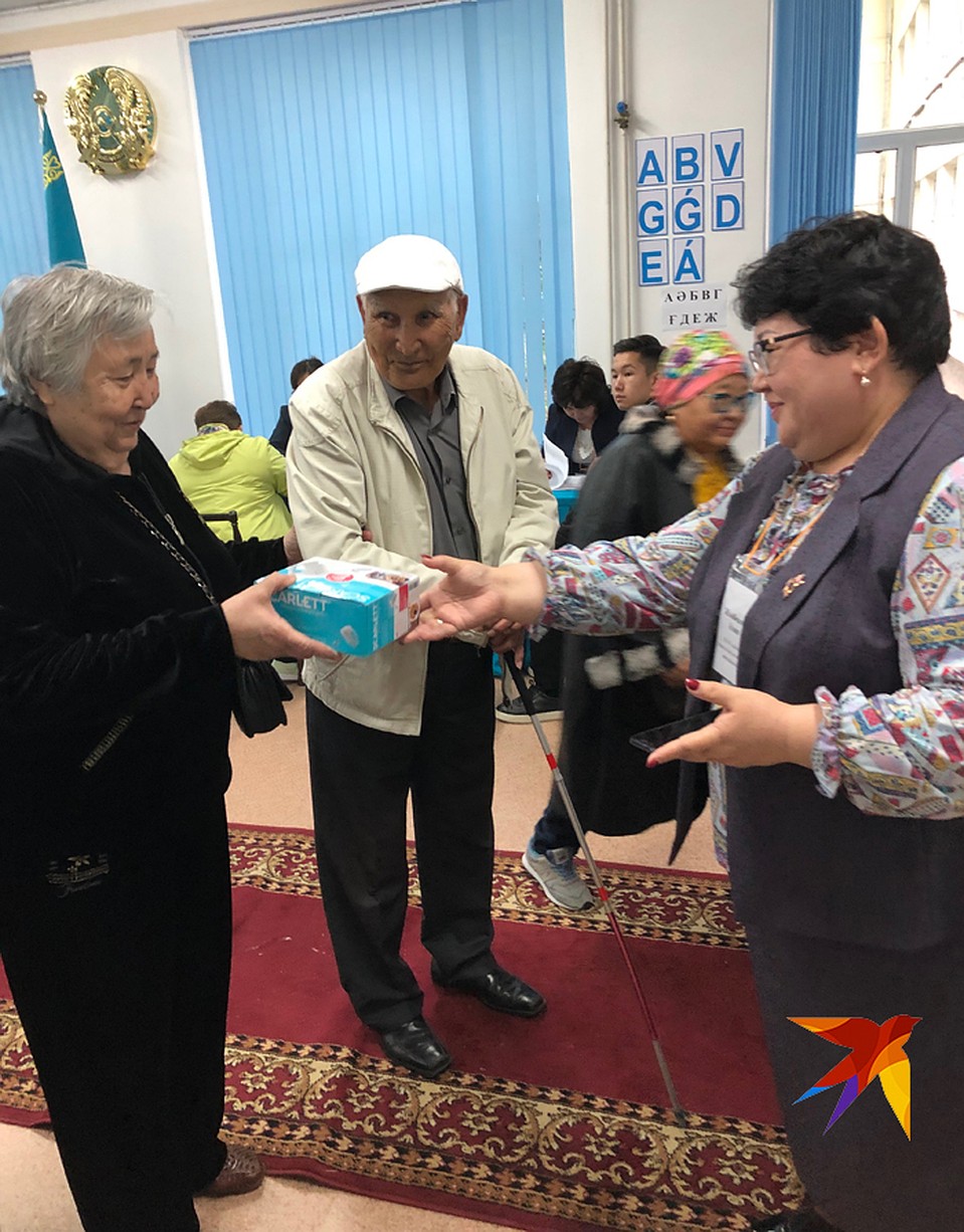 ... И получили заслуженный подарок Фото: Александр ГРИШИН
