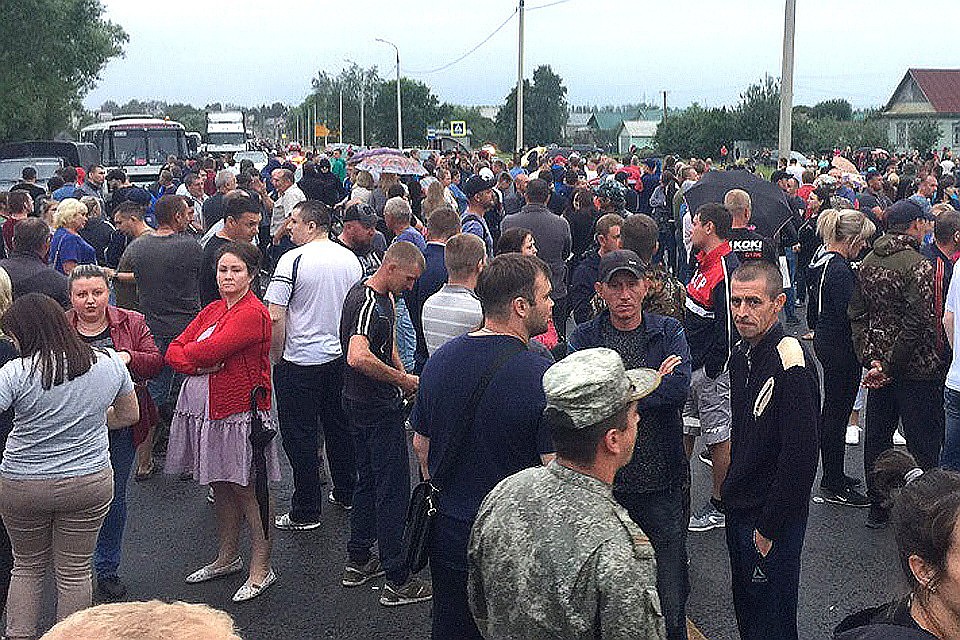 В пятницу жители Чемодановки перекрыли трассу М-5.
