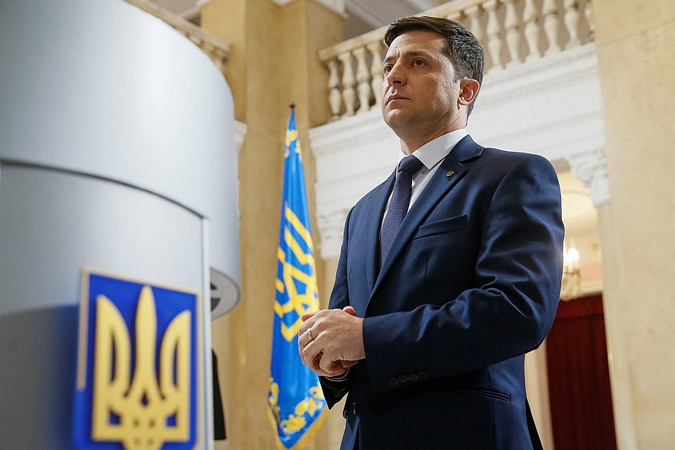 Владимир Зеленский с успехом продолжает исполнять пользующиеся успехом у публики репризы на новом посту Фото: REUTERS