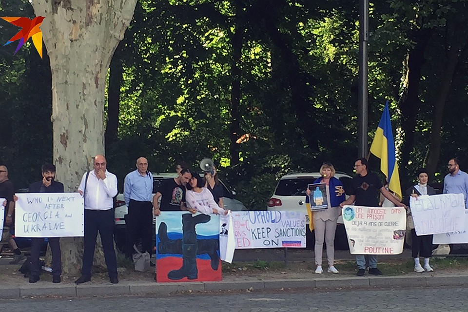 Группа поддержки Украины Фото: Елена ЧИНКОВА