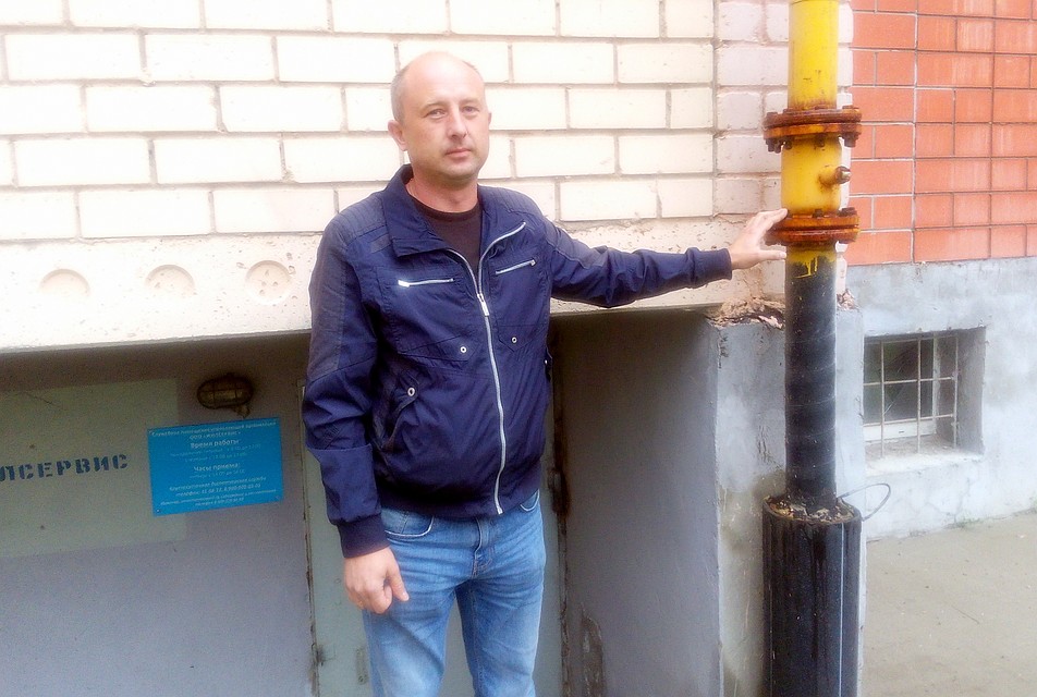 Максим Кириллин показывает откуда начинается "граница ответственности" УК. Фото: Павел АВЕРИН