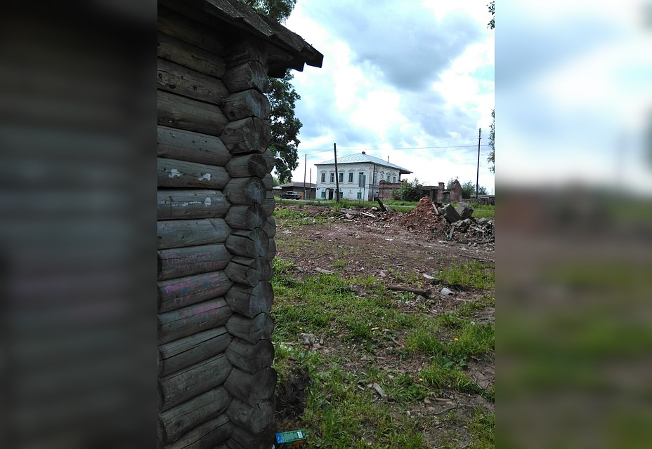 Руины здания в центре города