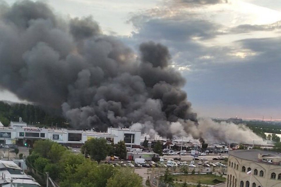 Пожар было видно из разных частей города.
