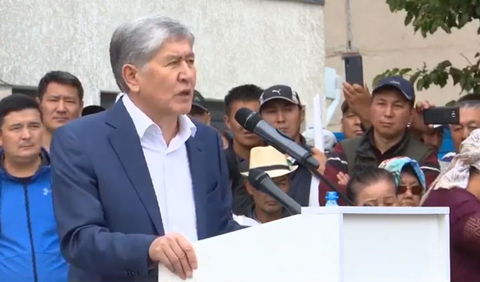 Атамбаев призвал вчерашнего соратника одуматься. Фото: кадр с видео