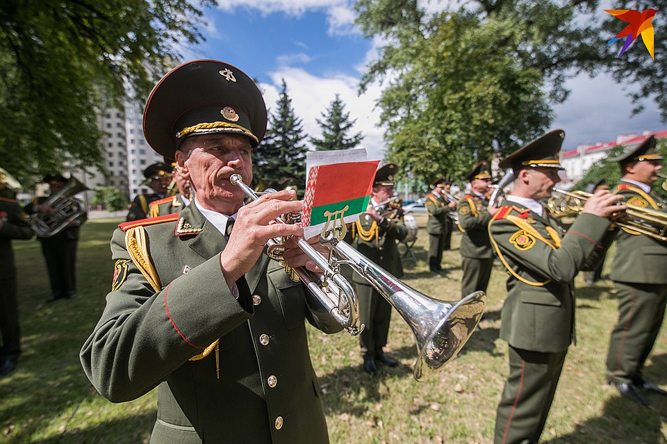 Оркестр Военной академии Беларуси исполнил гимны Венесуэлы и Беларуси. Фото: Павел МАРТИНЧИК