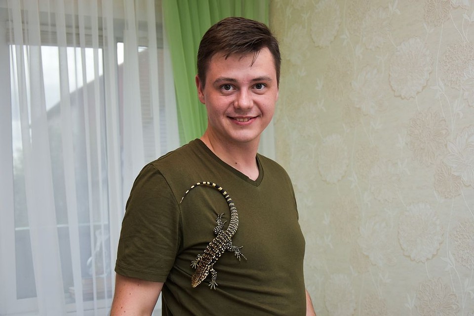 Это не рисунок на футболке - это черно-белый тегу. Фото: Алена МАРТЫНОВА
