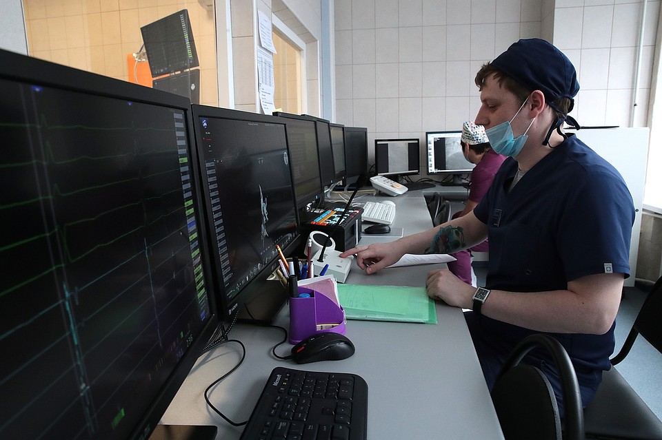 Межрайонный сосудистый центр на базе БСМП Таганрога начал работу с 2019 года, а помощь уже получили почти 2,5 тысячи жителей. Фото: Правительство РО.