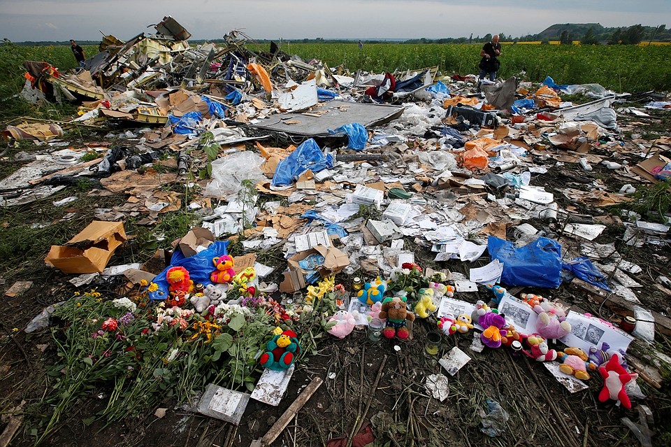 Согласно данным Malaysia Airlines, всего в результате катастрофы погибло 298 человек. Фото: REUTERS