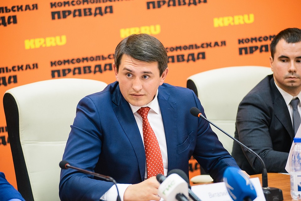 Виталий Бородин в пресс-центре «КП-Самара» Фото: Альберт ДЗЕНЬ