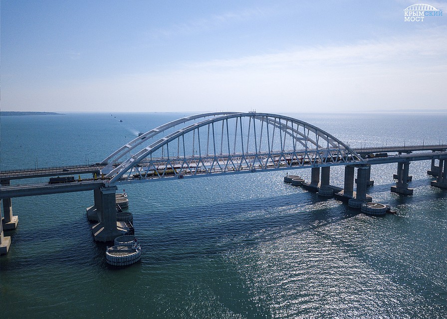 Стройка века выглядит очень изящно. Фото: инфоцентр "Крымский мост"