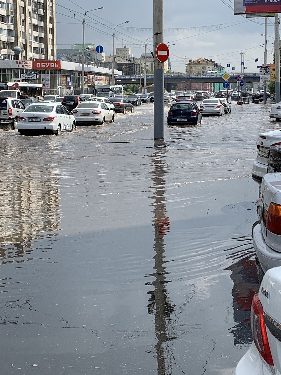 Машины в воде Фото: vk.com