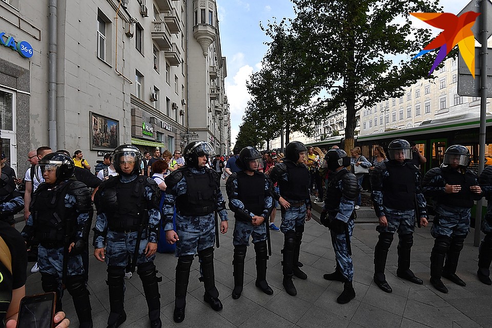 Сотрудники Росгвардии на митинге в Москве. Фото: Виктор ГУСЕЙНОВ