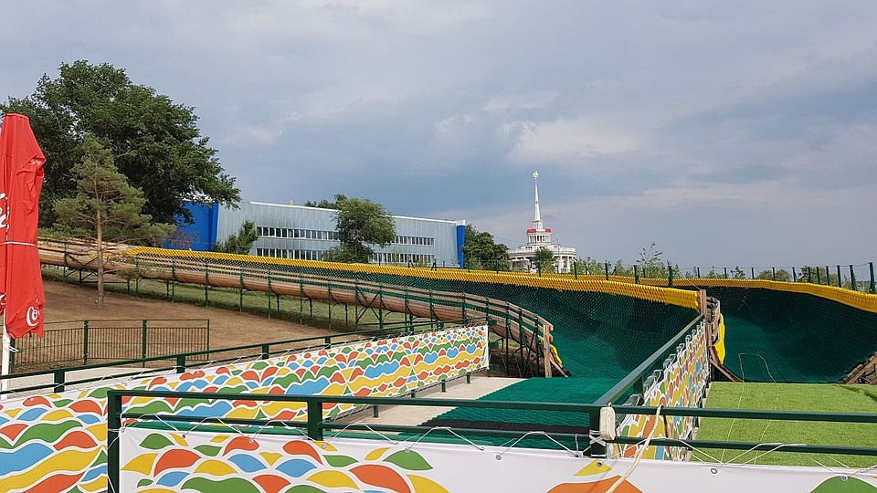 Первыми откроют горки покороче - около 90 местров длиной. Фото: Екатерина СИМОХИНА