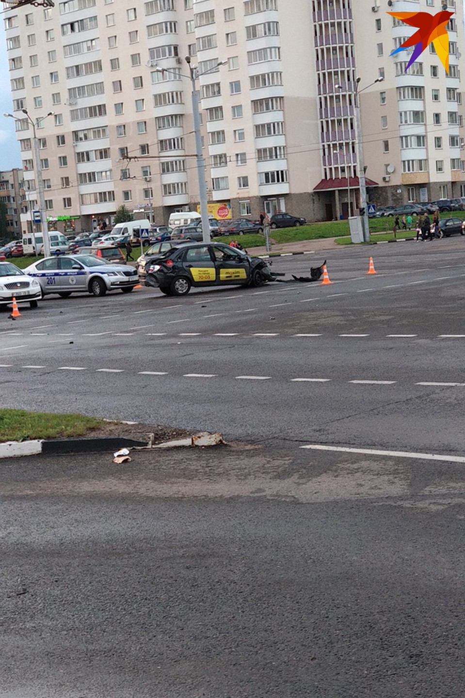 Машина "Скорой" столкнулась с автомобилем такси в Витебске. Фото: Андрей САНЬКО.