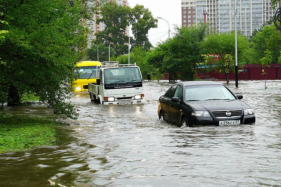 Хабаровск поплыл: Улица Флегонтова превратилась в реку и временно закрыта для движения автомобилей Фото: Администрация Хабаровска