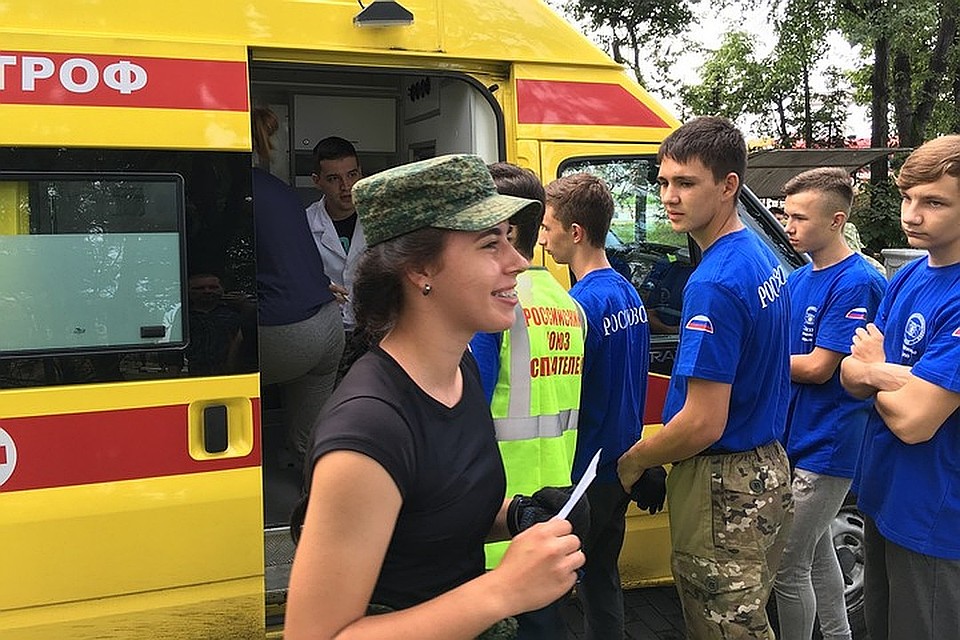 На набережной Хабаровска все, кому не все равно Фото: Борис КОКУРИН
