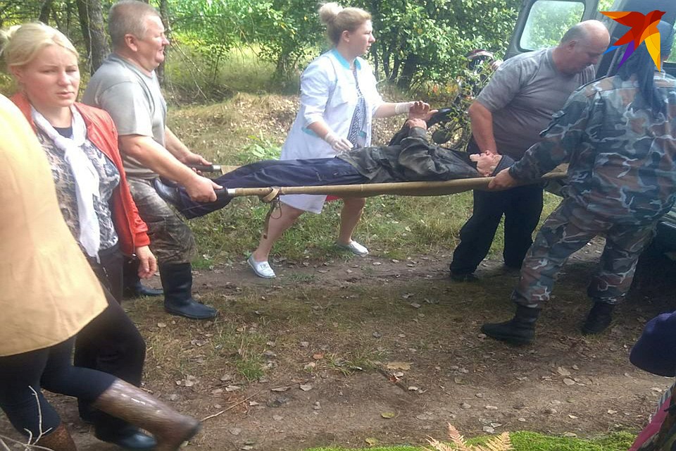 Старик в больницу ехать не хотел, но родственники настояли. Фото: поисково-спасательный отряд «Ангел»