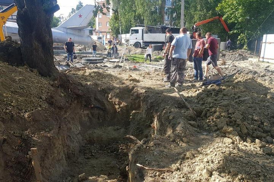 Поисковики сообщили, что у них есть поименных список похороненных солдат, однако установить, кому конкретно принадлежат останки, сегодня невозможно. Фото: Руслан Хисамов