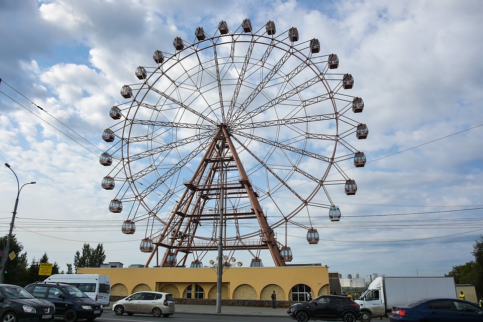 На аттракционе может прокатиться любой желающий в любое время года. Фото: Алена МАРТЫНОВА