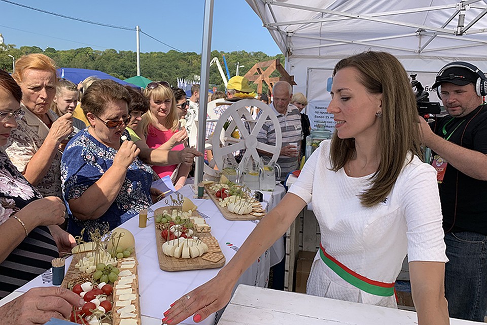 Продегустировать свежую продукцию мог любой желающий.