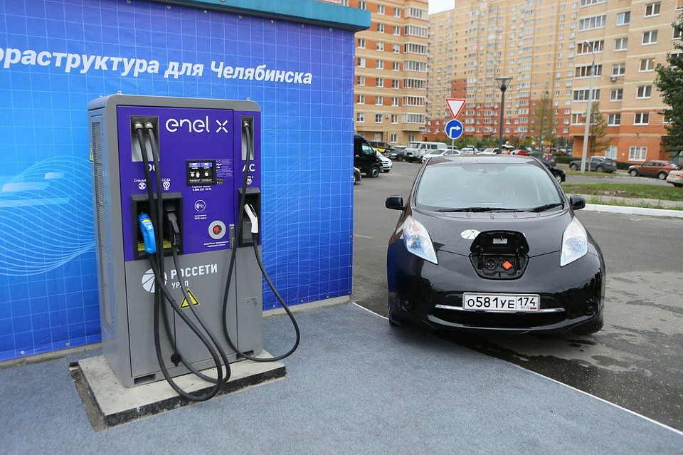 На зарядку аккумулятора электрокара нужно 50 минут. Фото: alexeytexler.official/instagram.com