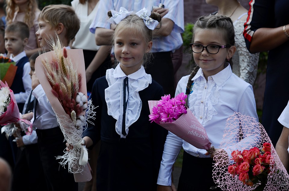 Некоторые первоклашки раньше ходили в один детский садик Фото: Анастасия ДОРОЖНЯК