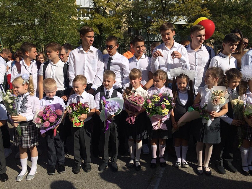 Школьники поучаствовали в торжественных линейках. Фото: Алексей Попков
