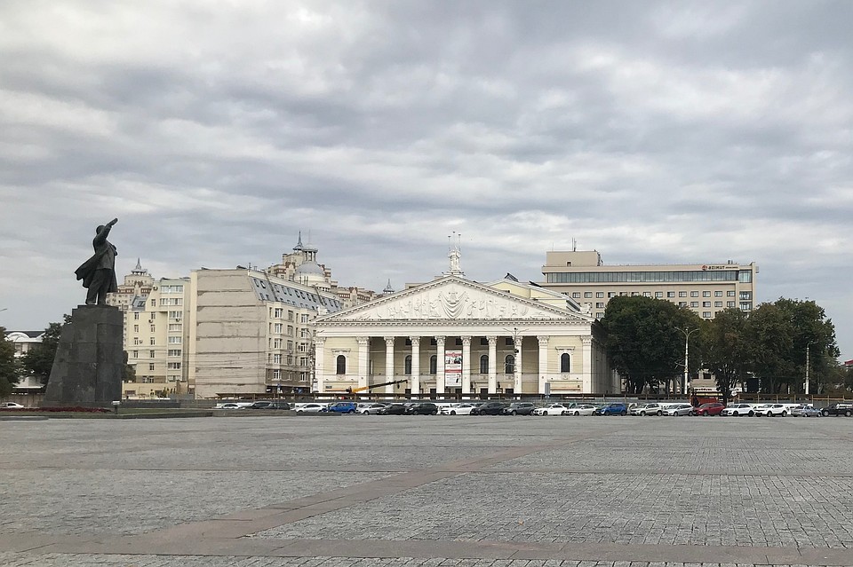 Воронежское здание обрастет пристройками, но сохранит фасад. Фото: Станислав ШЕВЧЕНКО