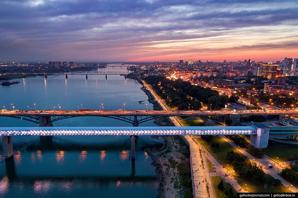 Сибирякам понравилась идея сделать мост ярче. Фото: Слава Степанов