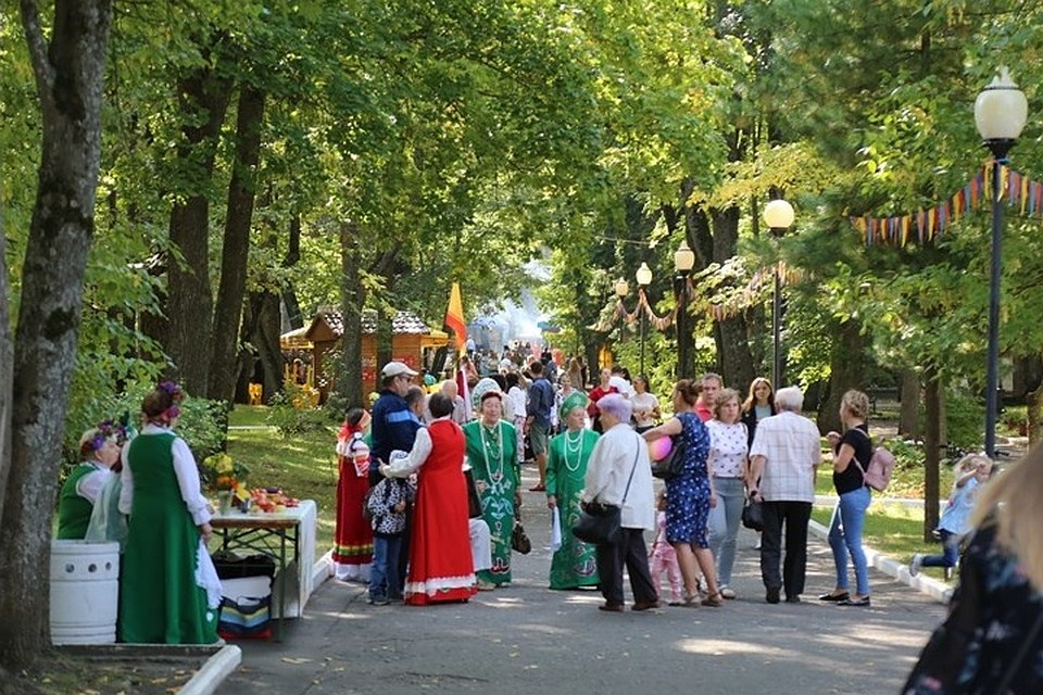 Аллеи парка превратились в сладкие ряды.Фото пресс-службы городской администрации.