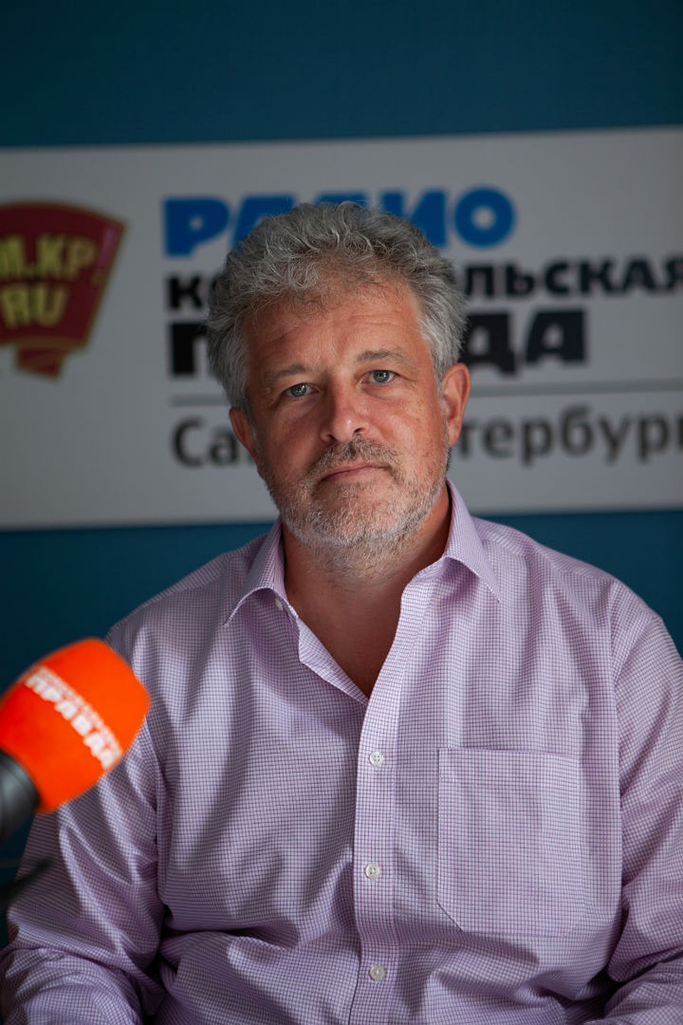 Профессор, доктор медицинских наук Рефат Амдий в радиостудии "Комсомольской правды". Фото: Андрей ГАШЕВ