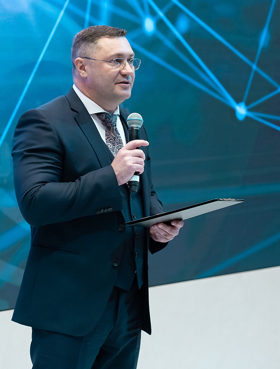 Генеральный директор АО «Транснефть-Дружба» Роман Камозин: «Мы всегда вспоминаем героический труд наших ветеранов». Фото: АО «Транснефть – Дружба».