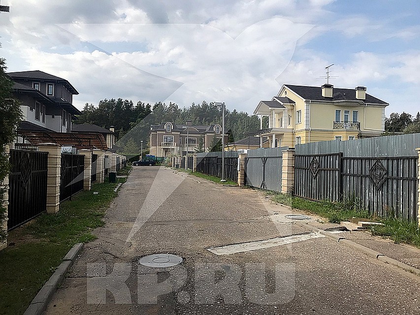 Последние четыре года Заворотнюк живет в коттеджном поселке Крекшино в Новой Москве Фото: Елена ПЕТРОВА