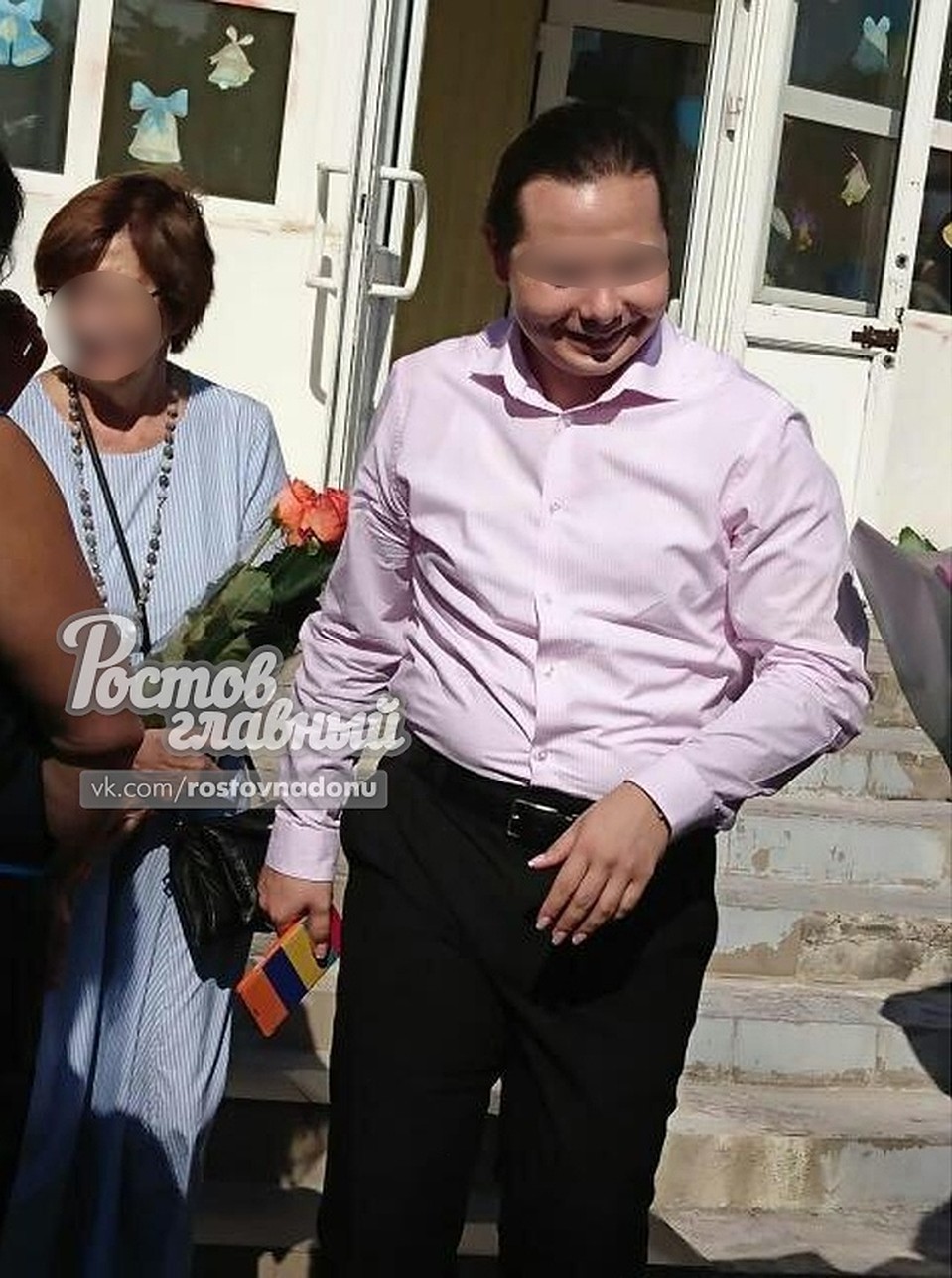 Маникюр педагога вызывает недоумение у родителей школьников. Фото: vk "Ростов Главный — новости Ростова-на-Дону"