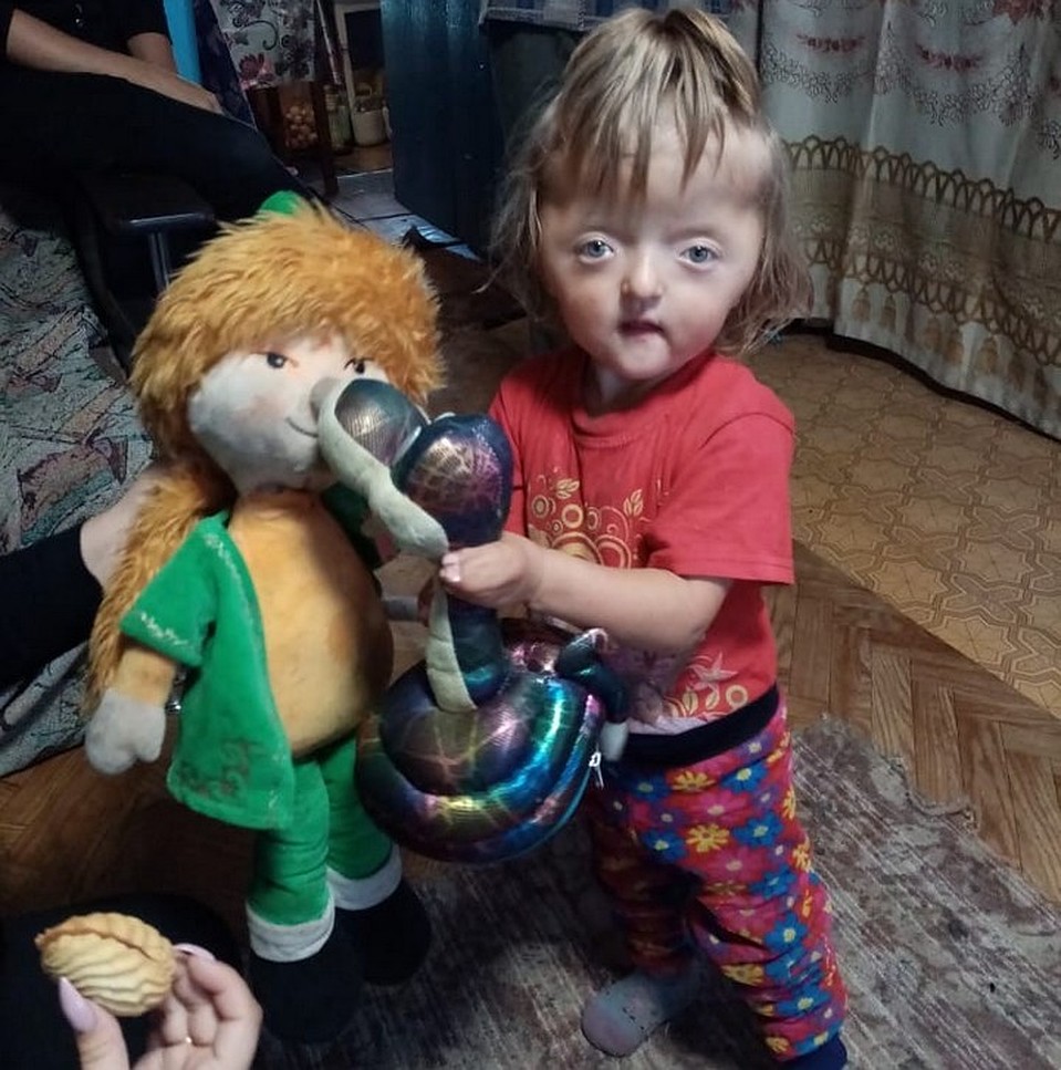 Игрушек у Софьи всего три - но она с радостью готова поделиться ими с гостями