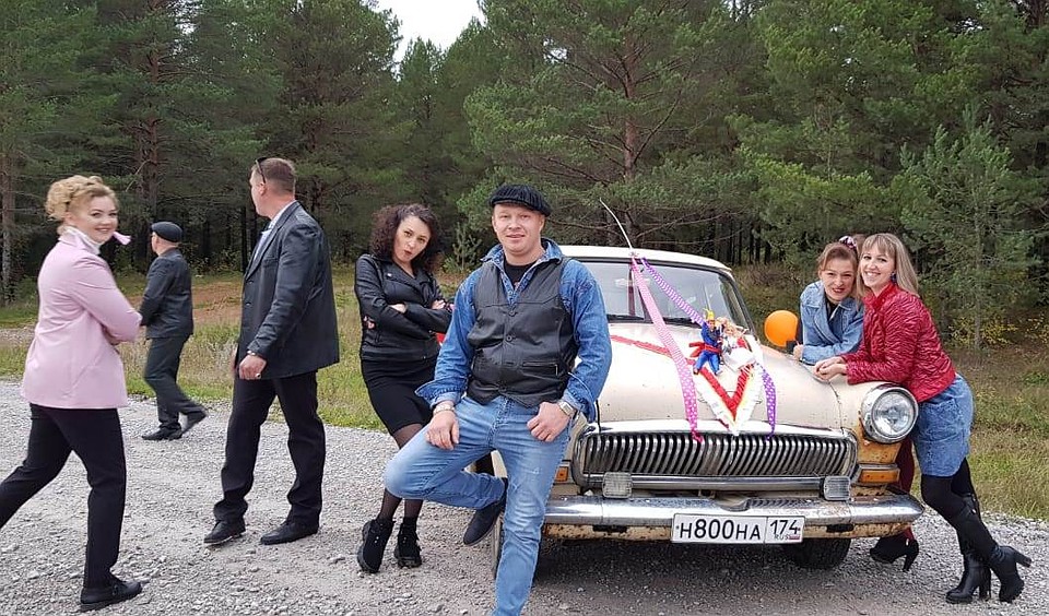 Костюмы искали по всему городу. Фото героев публикации